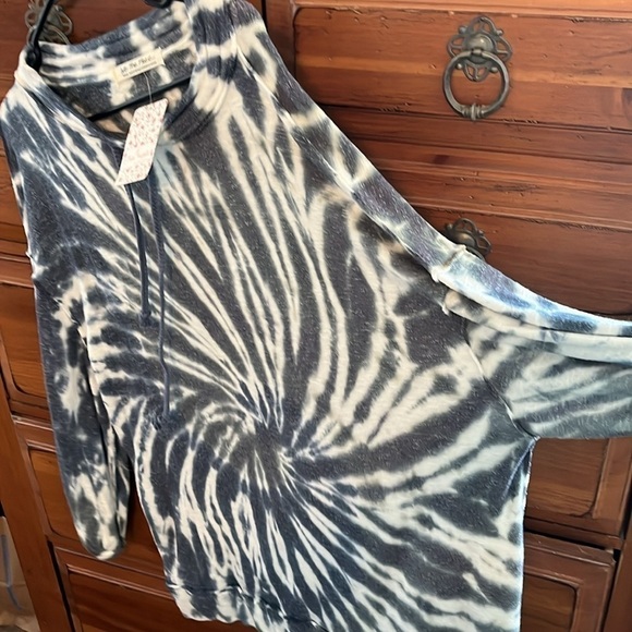 NWT We The Free Blue And Cream Tie-Dyed Tunic Size Small - Picture 5 of 8